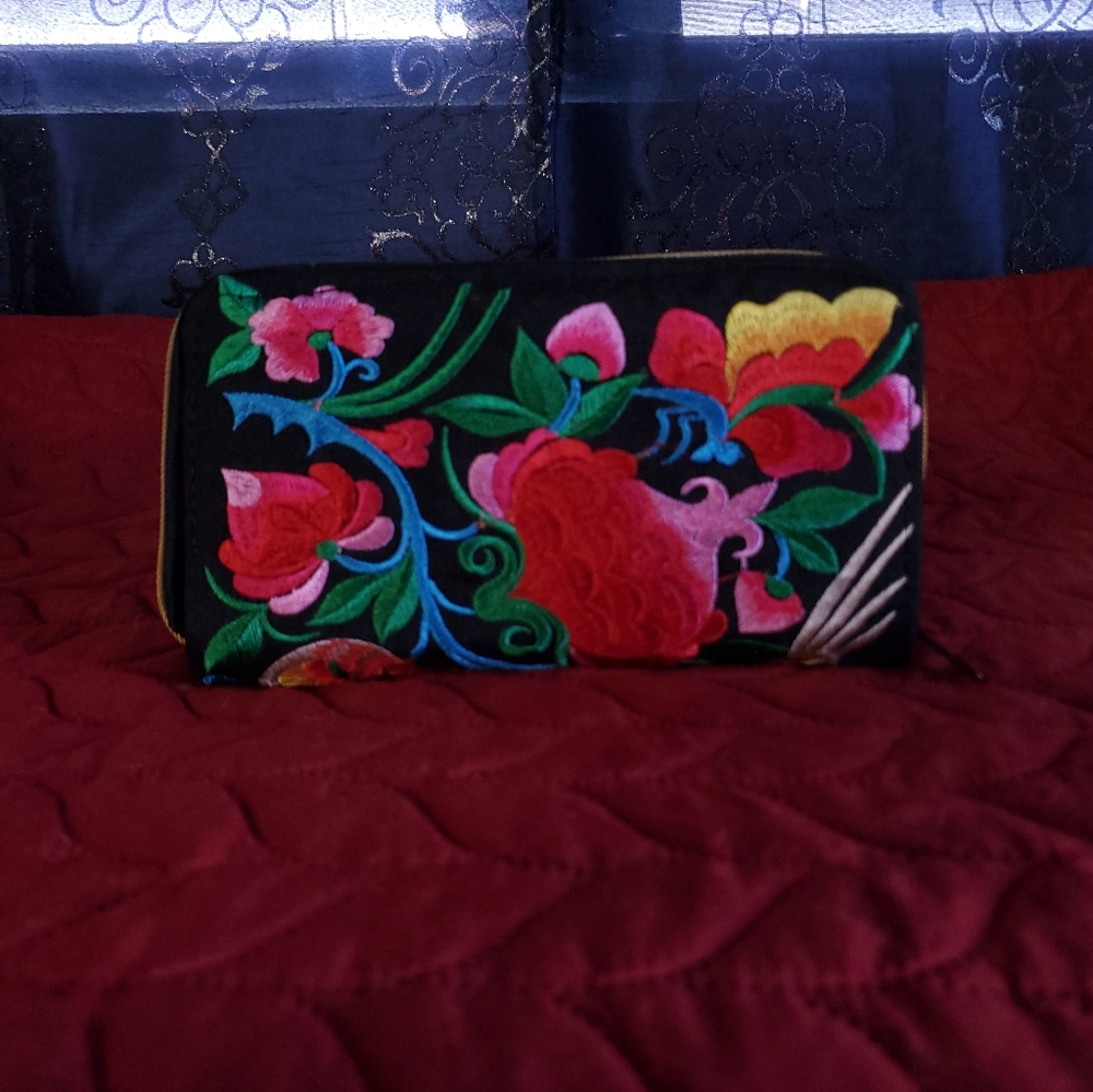 Florar Embroydered Wallet